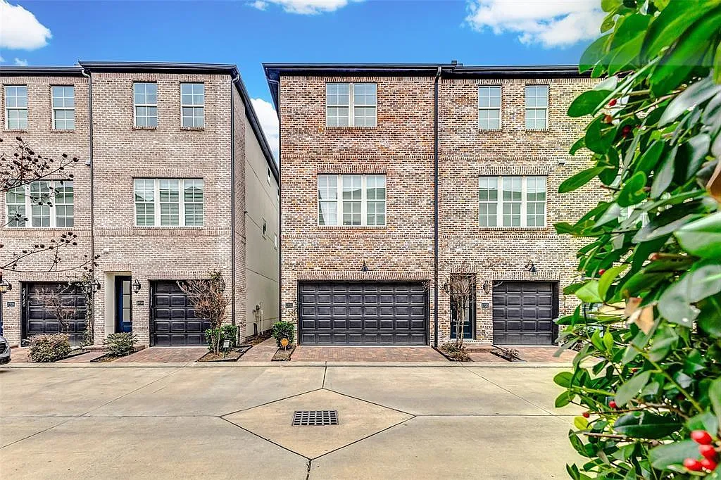 3 bed, 3.5 bath, 2276 sqft, $4,100 — Photo 2