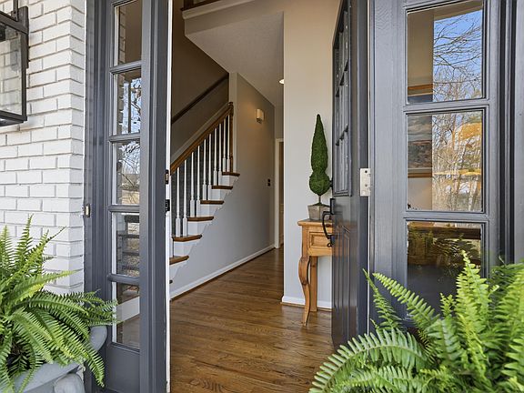 4th image of 4004 Stonehaven Cir