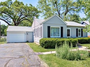 4216 W Crystal Lake Rd, McHenry, IL 60050