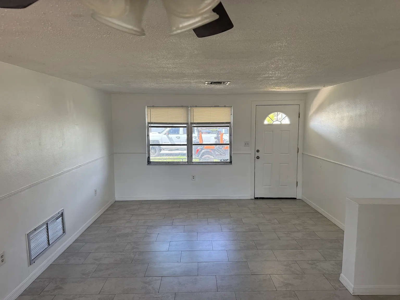 2 bed, 950 sqft, $1,800 — Photo 3