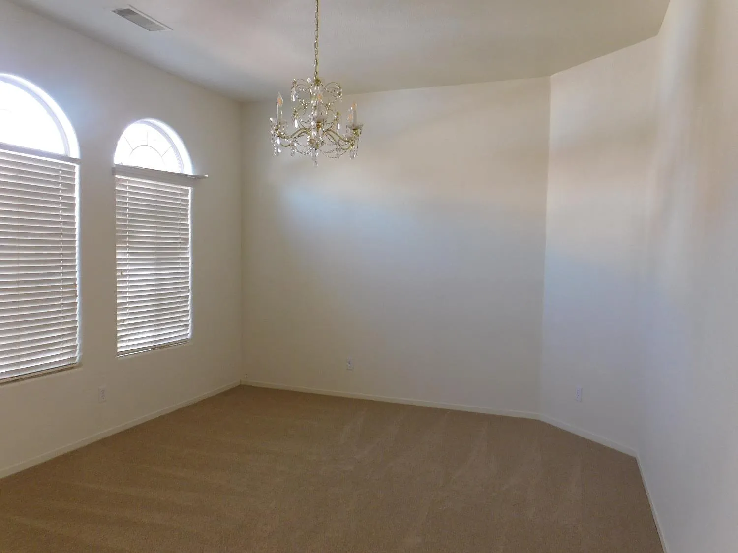 4 bed, 1798 sqft, $3,000 — Photo 3