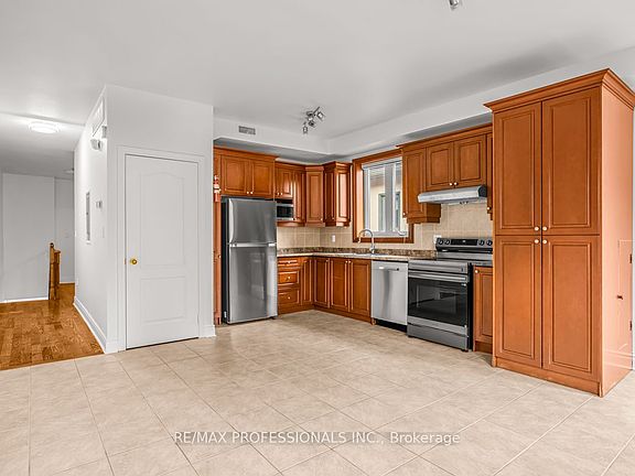 5th image of 213 Major St