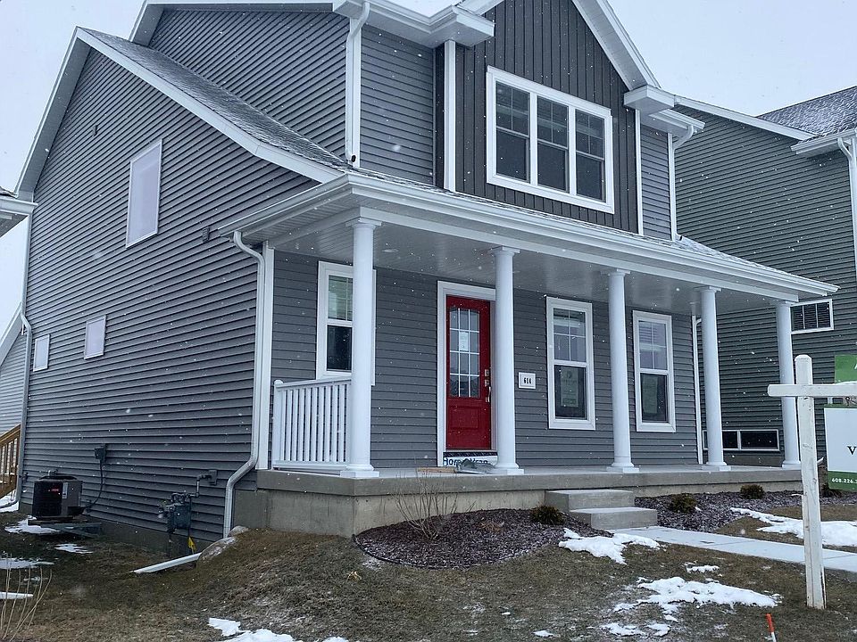 1st image of 14 Hillcrest Dr