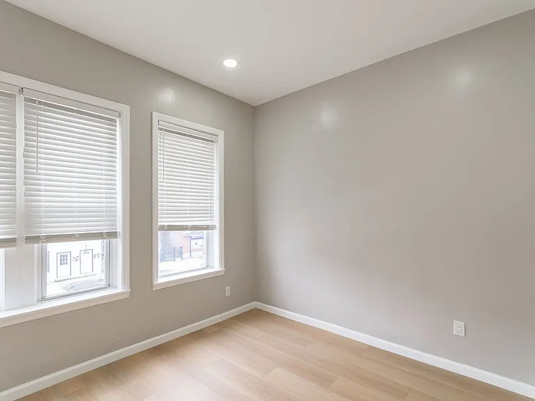 2827 W Girard Avenue — Photo 7