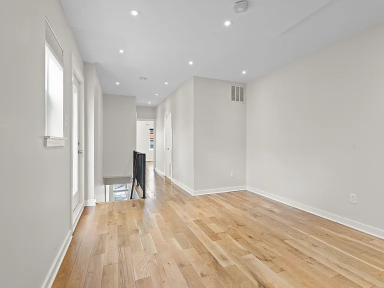 335 S Chester St — Photo 8