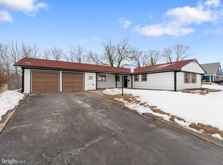 28 Country Club Rd, Willingboro, NJ 08046