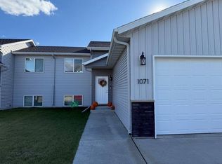1071 Barnes Dr W, West Fargo, ND 58078