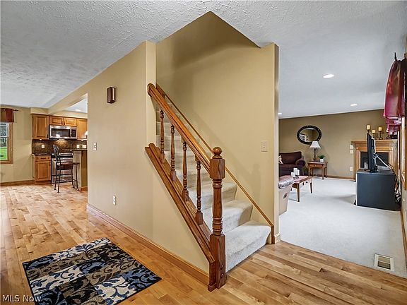 4th image of 10230 Chipmunk Ridge Dr