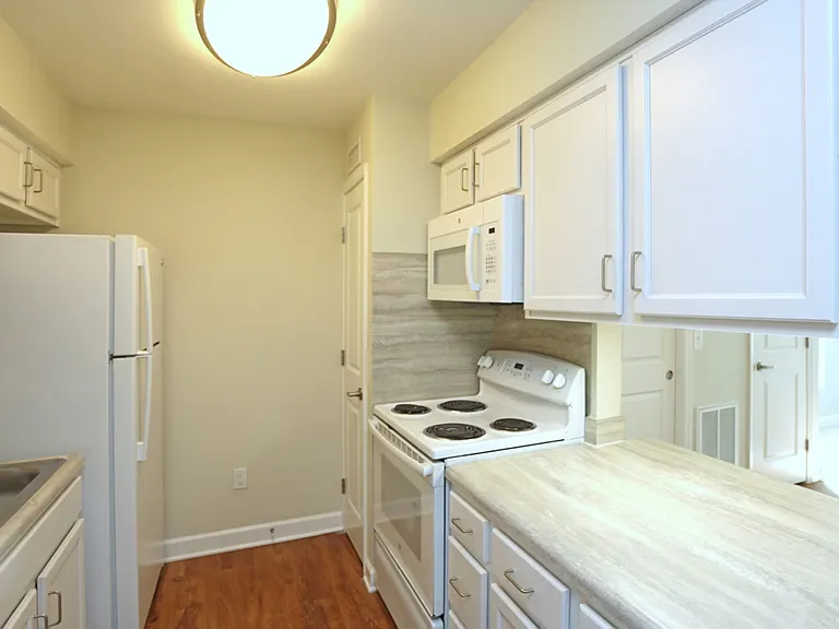 Courtyard Commons - Apartments on West Main — Photo 7