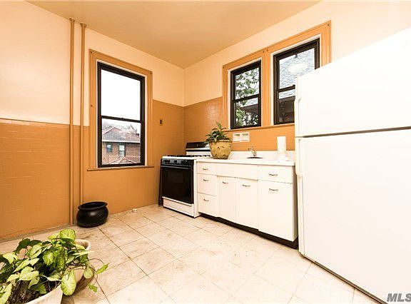 5th image of 3727 89th St