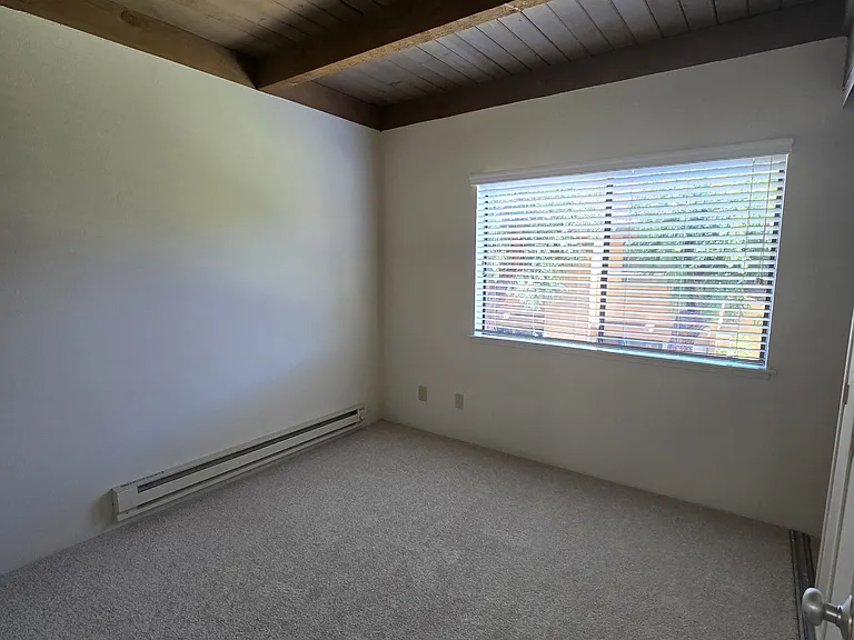 Old County Road Apartments — Photo 25