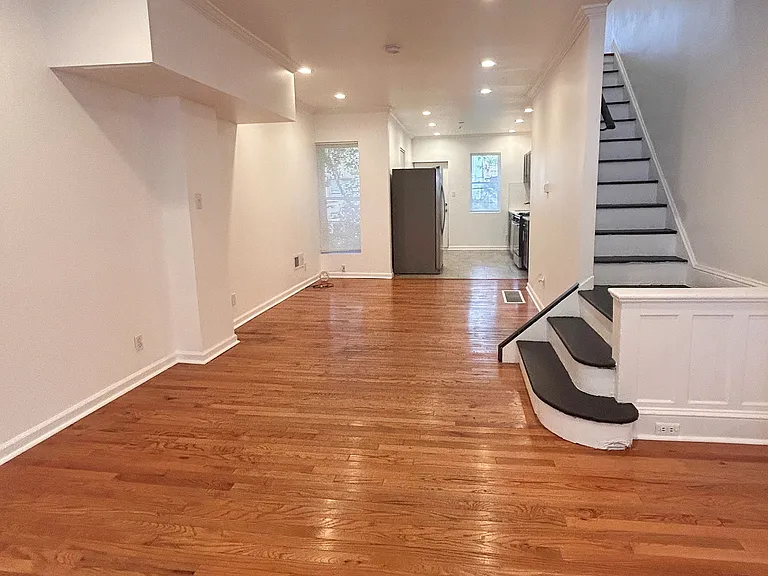 2233 Bonaffon St — Photo 8