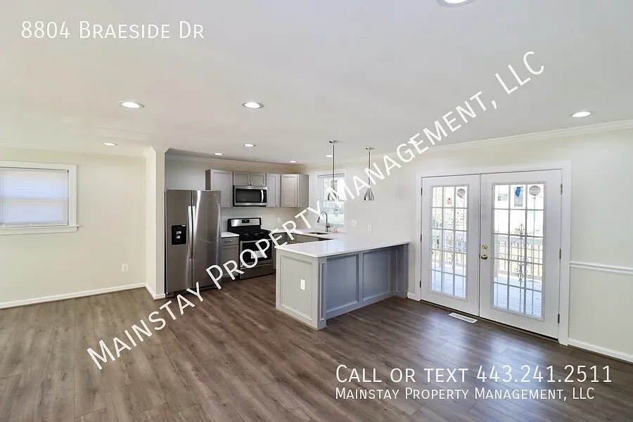 Immaculate Updated Split Level 4BR Home — Photo 3