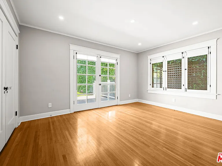 1441 N Ogden Dr — Photo 30