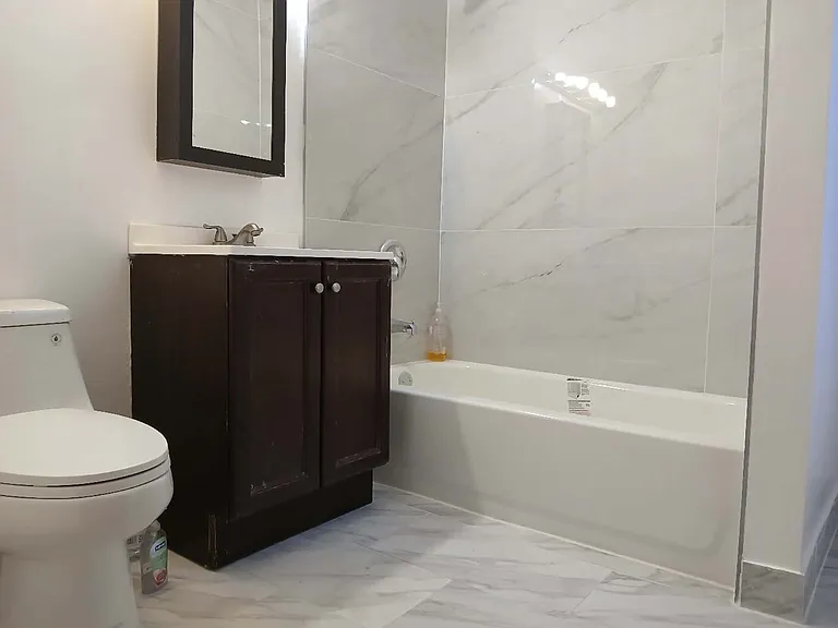1415 E 52nd St #3 — Photo 10
