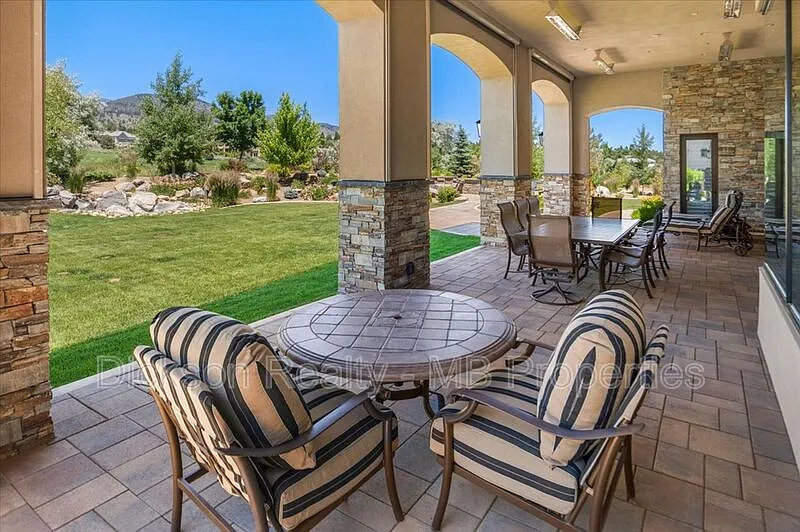 3 bed, 3.5 bath, 4806 sqft, $18,000 — Photo 4