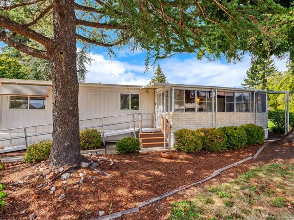 22 Hemlock Court, Rohnert Park, CA 94928