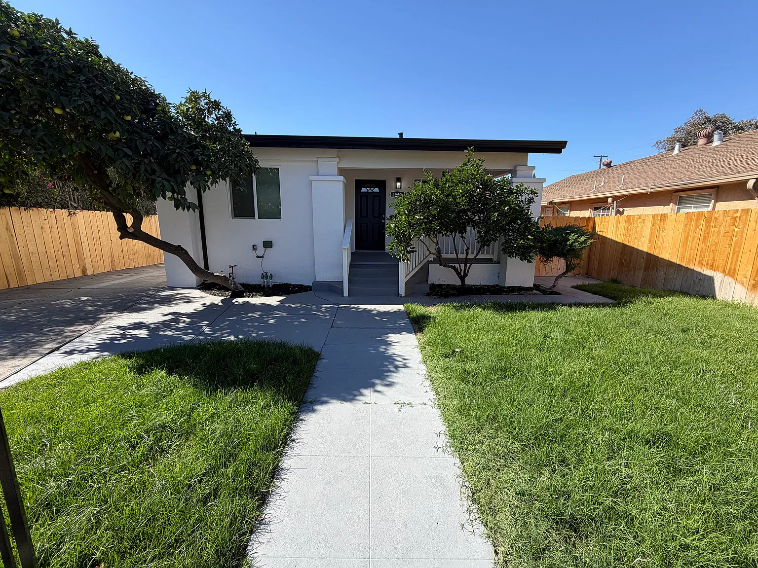 3 bed, 885 sqft, $2,195 — Photo 2