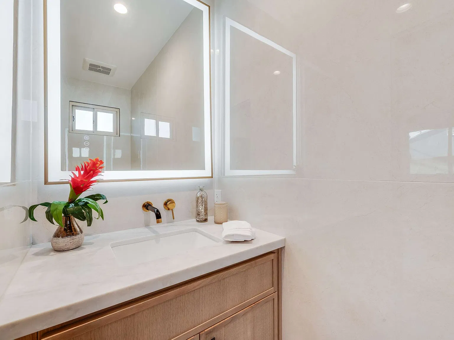 3 bed, 2.5 bath, 1198 sqft, $4,995 — Photo 2