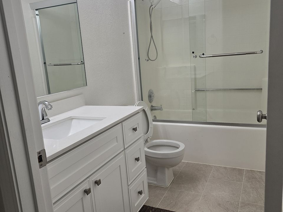 1st image of 809 Azores Cir