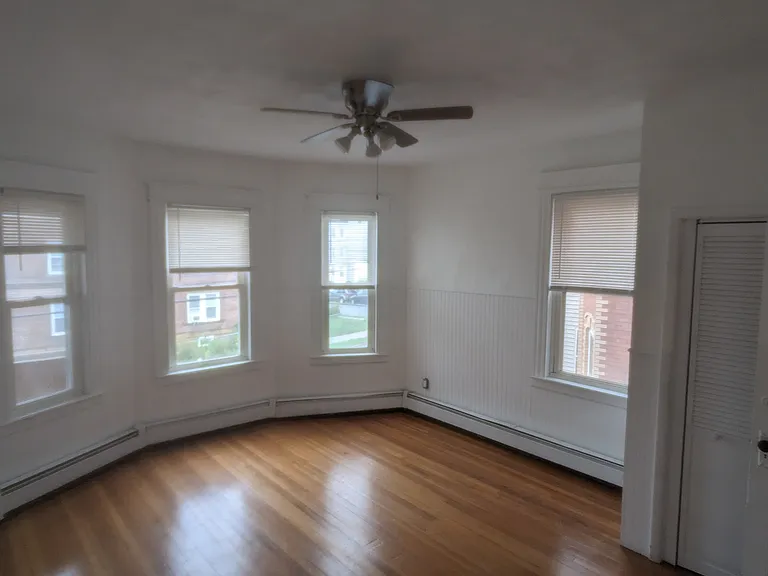 23 Lyman St #2W — Photo 2