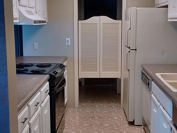4th image of 711 W Lakeshore Dr APT 502