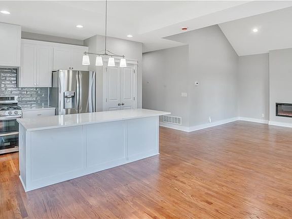 3rd image of 716 Chestnut Ave
