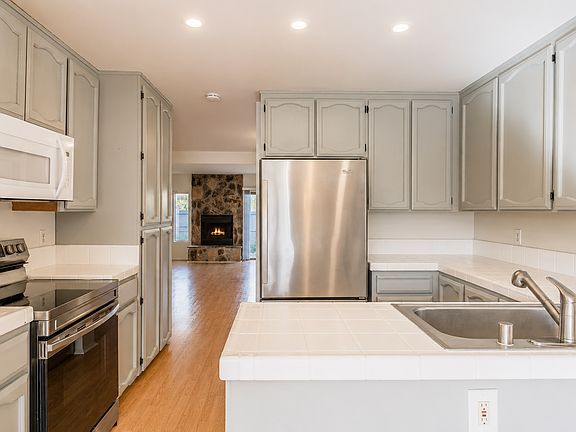 3rd image of 31 Sandpiper Cir