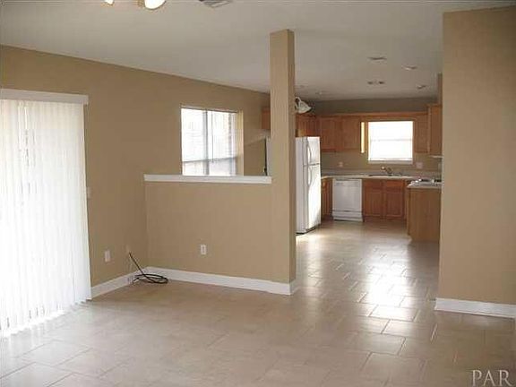 3rd image of 814 Lake Aire Dr