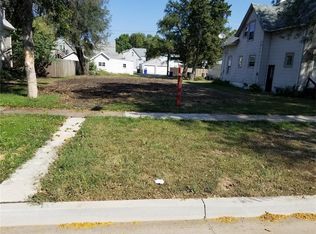 910 B Ave NW, Cedar Rapids, IA 52405