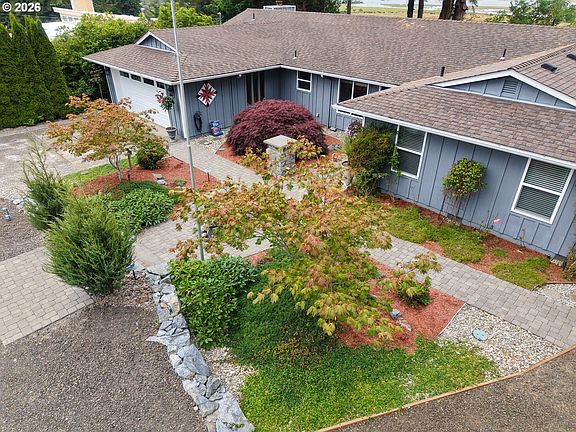 3rd image of 1689 Applewood Dr