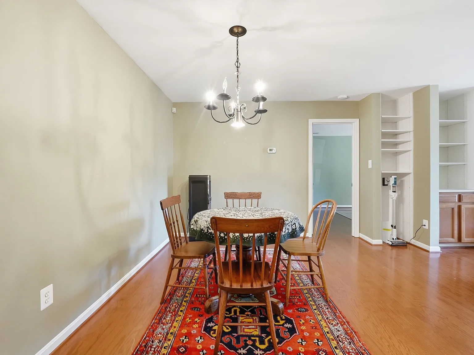 2 bed, 1301 sqft, $2,299 — Photo 3