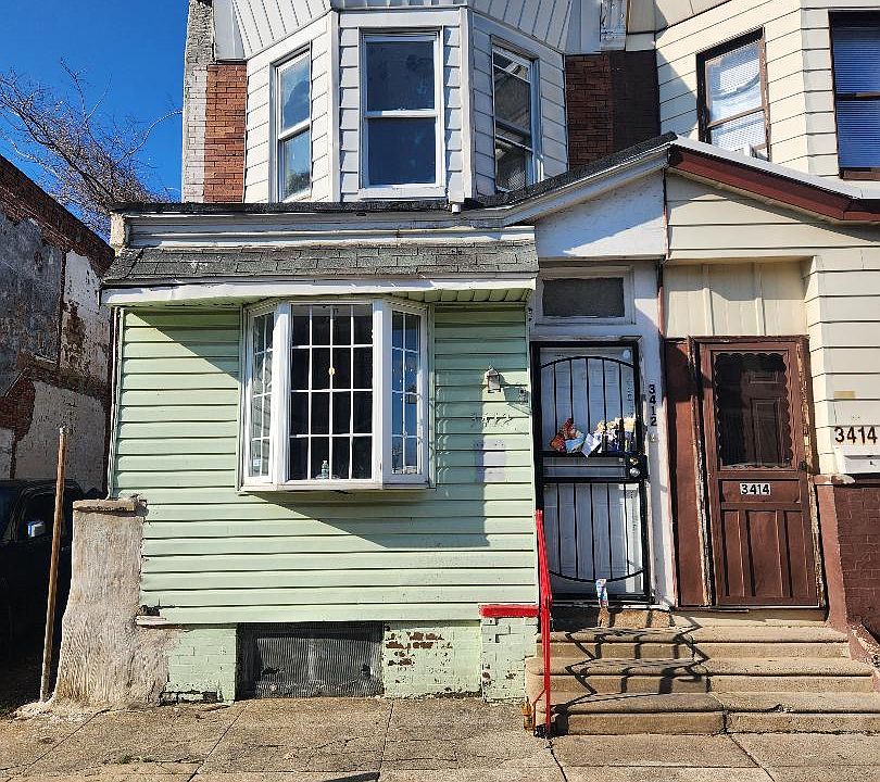 2nd image of 3412 Crystal St