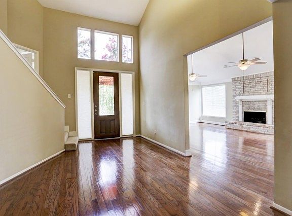 3rd image of 1407 Warwickshire Dr