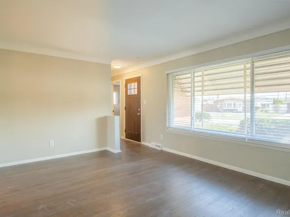 30705 Longfellow Ave, Madison Heights, MI 48071