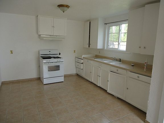 2nd image of 2316 Michigan Blvd