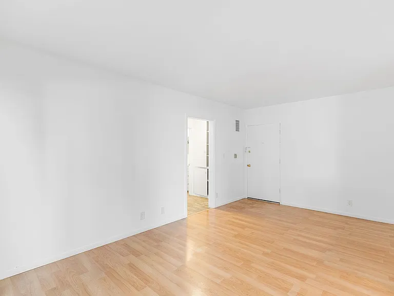 1812 Westholme Avenue — Photo 9