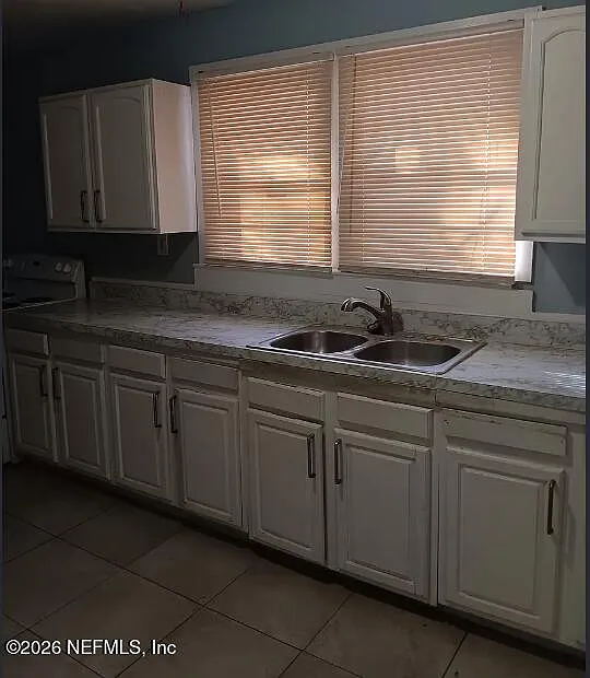 3 bed, 1.0 bath, 1148 sqft, $1,250 — Photo 3