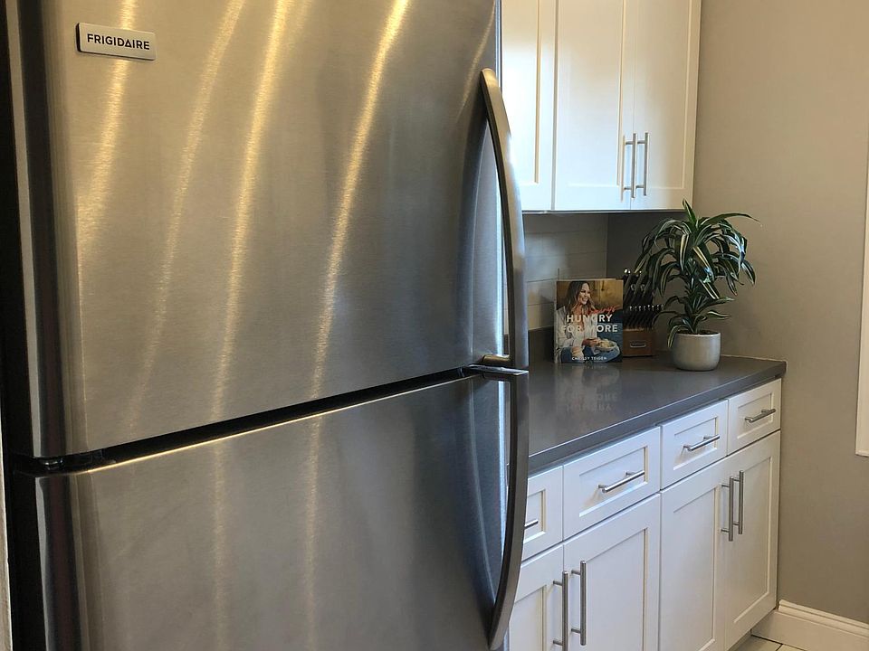 1st image of 11 Park Pl APT 1E