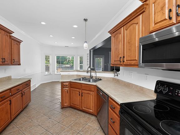 5th image of 23 Sterling Ridge Dr