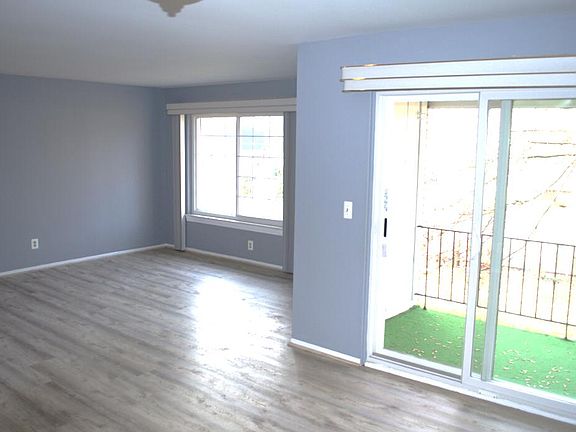 4th image of 30831 Hunters Dr APT 23