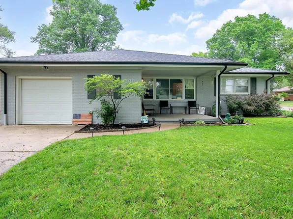 526 E 8th Ave, Belle Plaine, KS 67013
