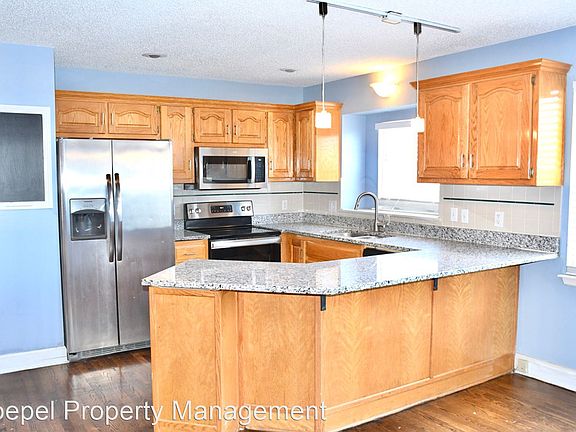 3rd image of 1405 NE Buttonwood Ct