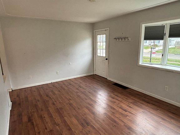 3rd image of 4919 Karen Ave SW