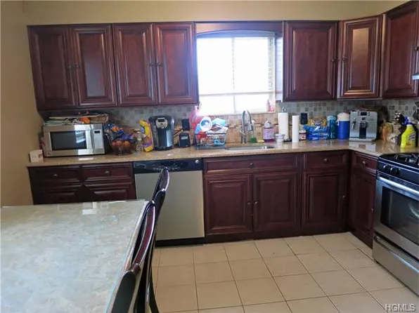 95 Joan Dr, Yonkers, NY 10704