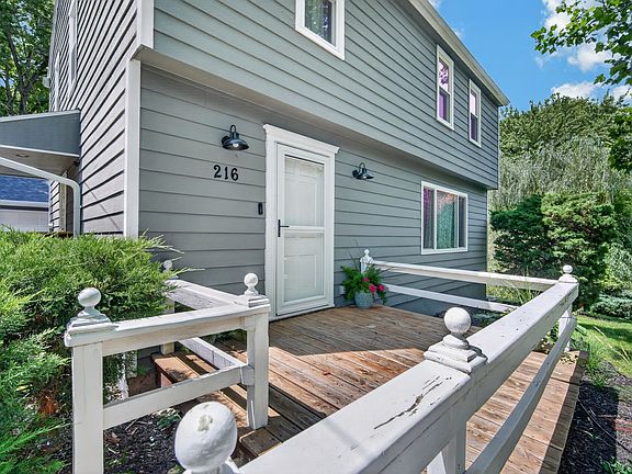 2nd image of 216 SW 39th St