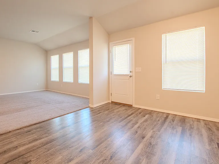 755 Foxtail Dr — Photo 5