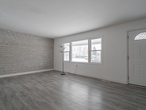 3rd image of 726 Fremont Rd