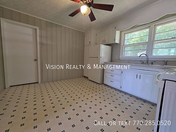 4th image of 131 W White St