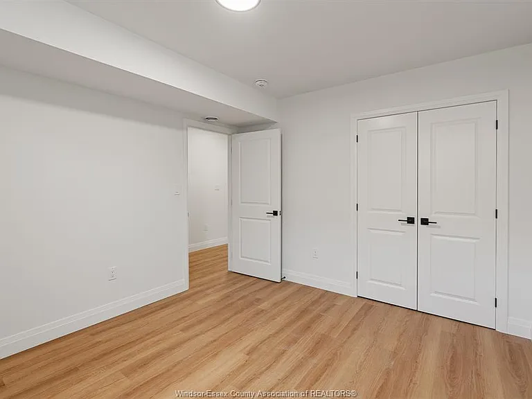 160 McLellan Ave #B — Photo 19